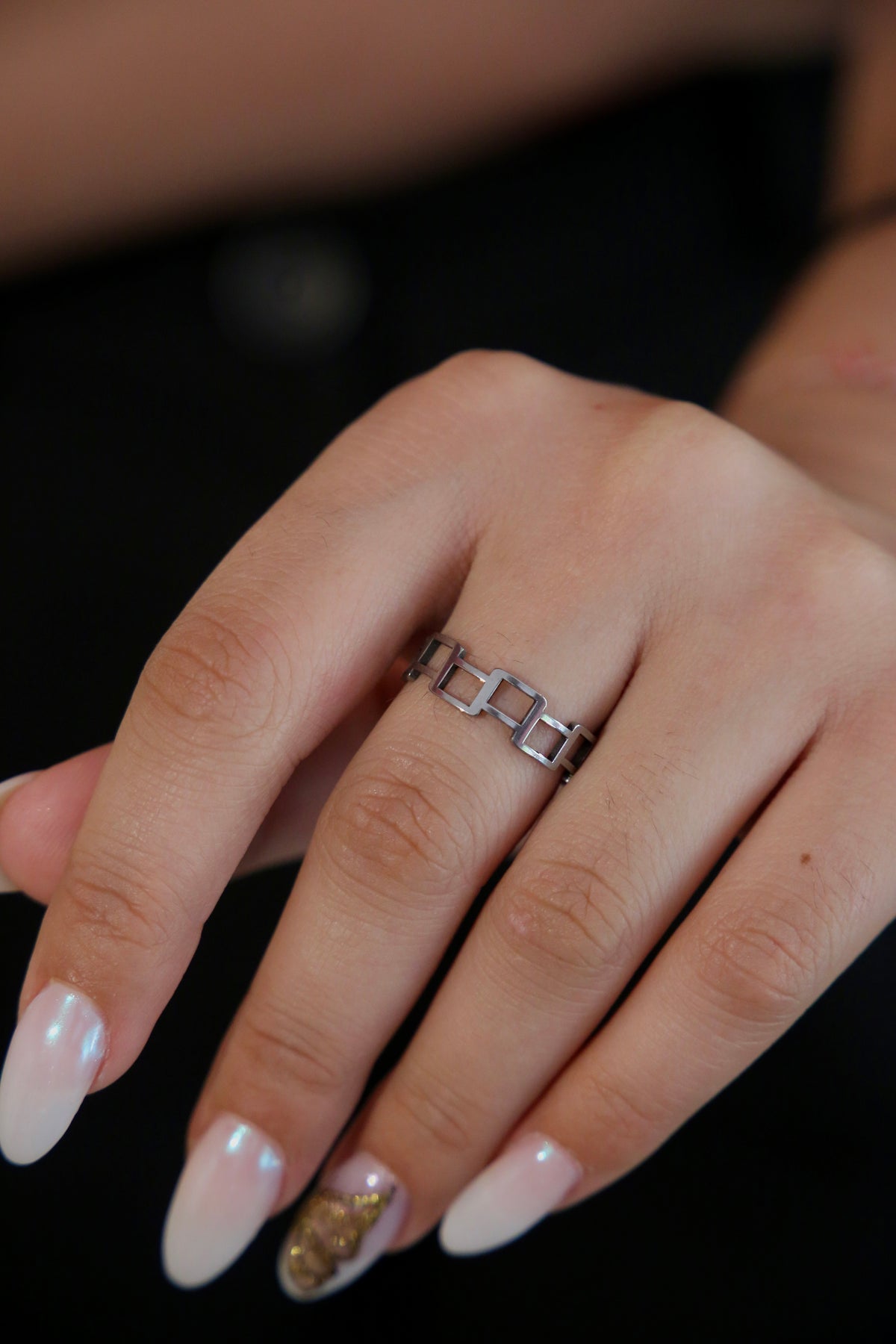 Square Minimalistic Ring