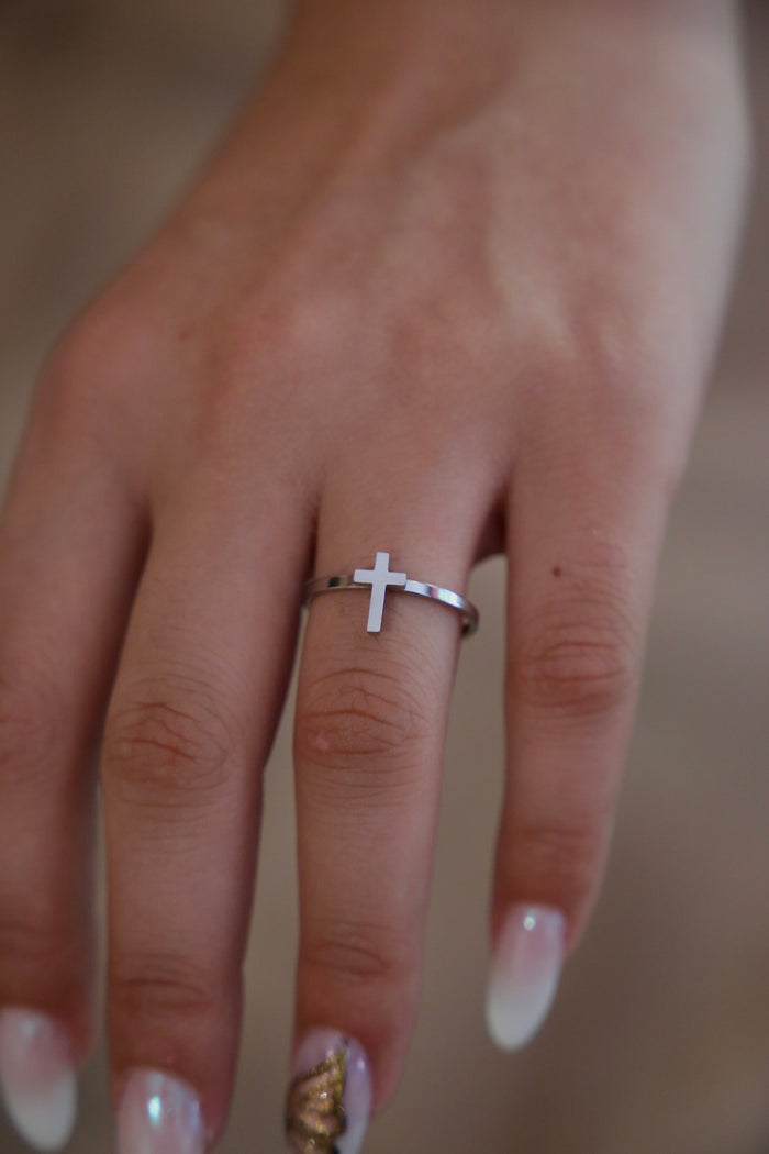 Minimalistic Cross Ring