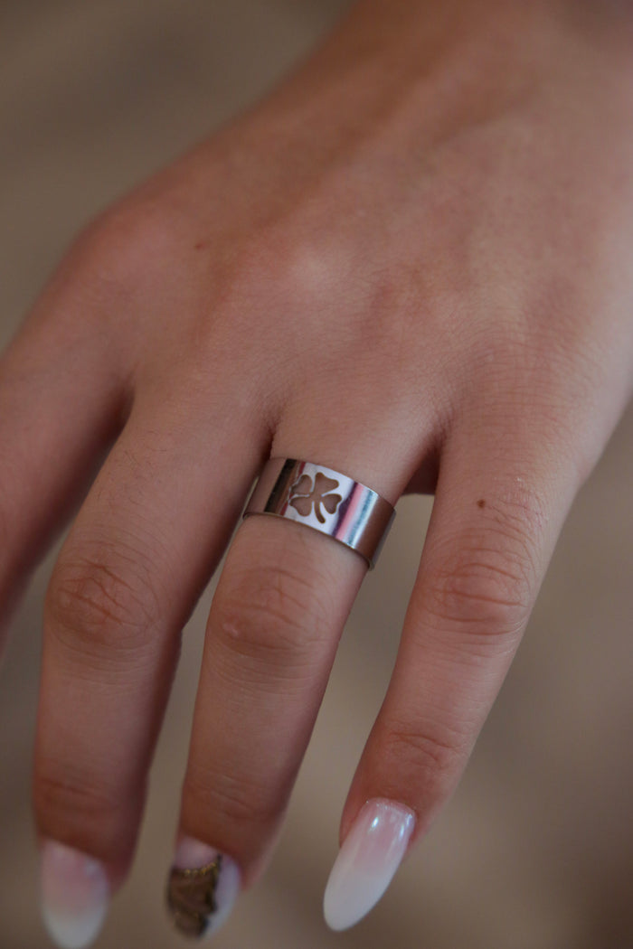 Silver Clover Ring