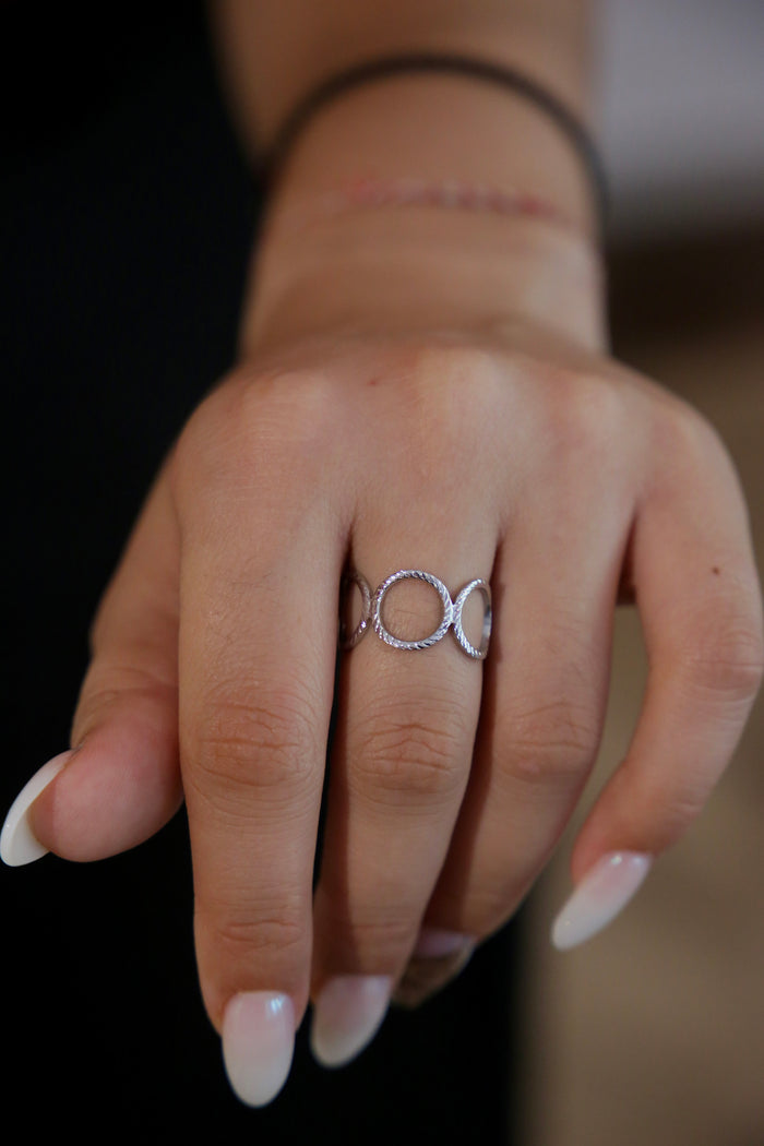 Circle Minimalistic Ring