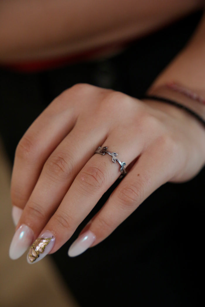 Minimalistic Flower Ring