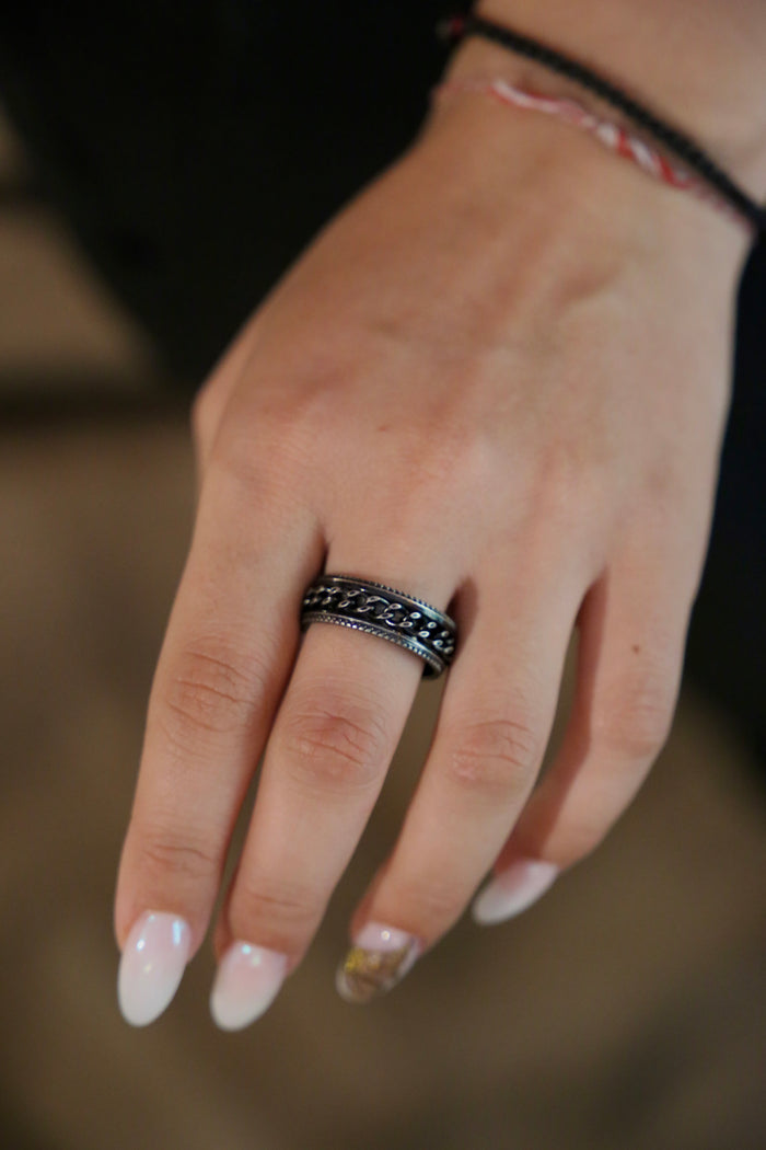 Grunge Chain Spinning Ring